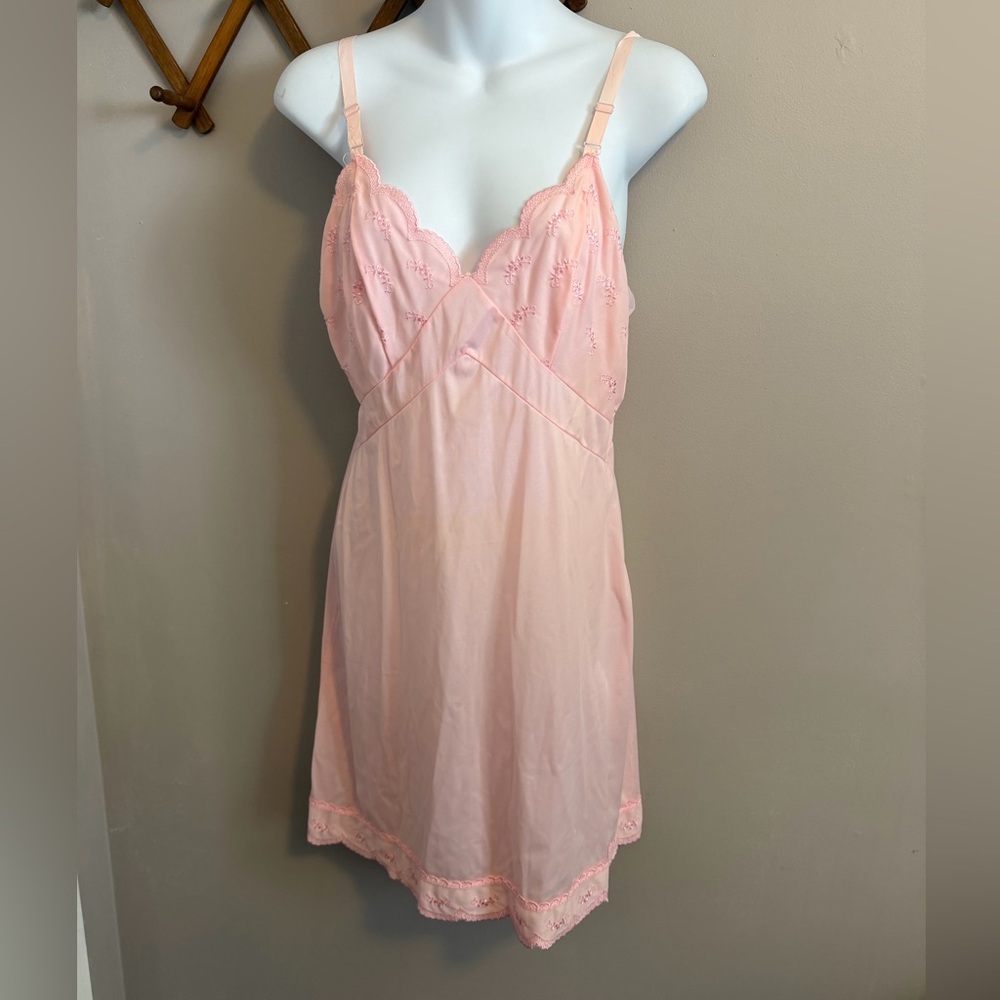 Queentex Pink Embroidered Scalloped Lace Vintage Pajama Slip 34